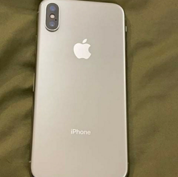 Iphone - Picture 2 of 2